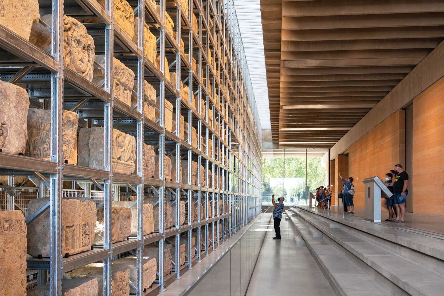 yabo刀塔2叠叠薄墙,显示架跨全宽大楼,划分成公共段和后院区研究、恢复和辅助