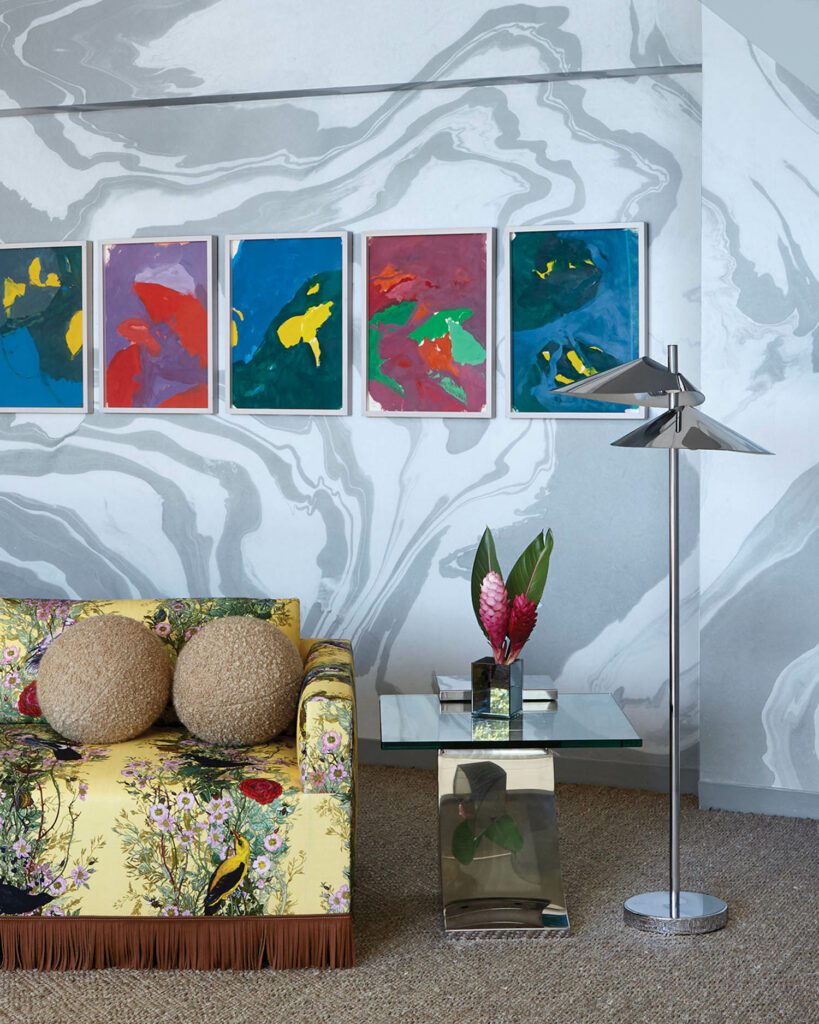 黄花打印沙发上方有色艺术