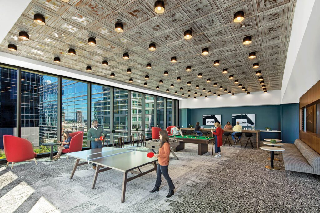 天牌天花板和Donna Piacenza冲水定点带回游戏室复古风情