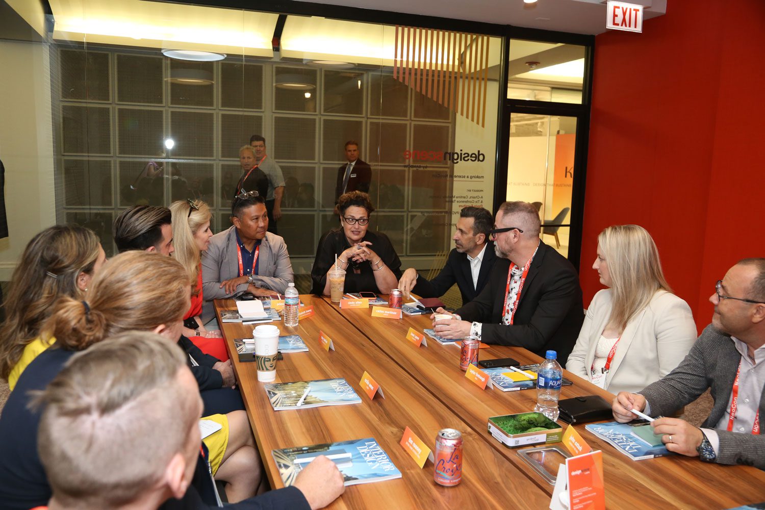 Cindy Allen与设计师和制造商商谈Necon工作场所未来圆桌讨论