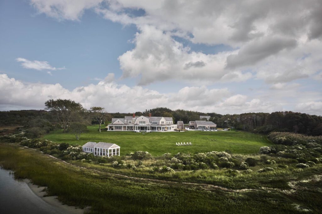 由七个结构组成 俯视马萨诸塞州南塔基特波尔皮斯港yabovip下载架构由Mark Cutone架构设计,环境设计由Ahern设计,内部设计由NicoleHogarty设计