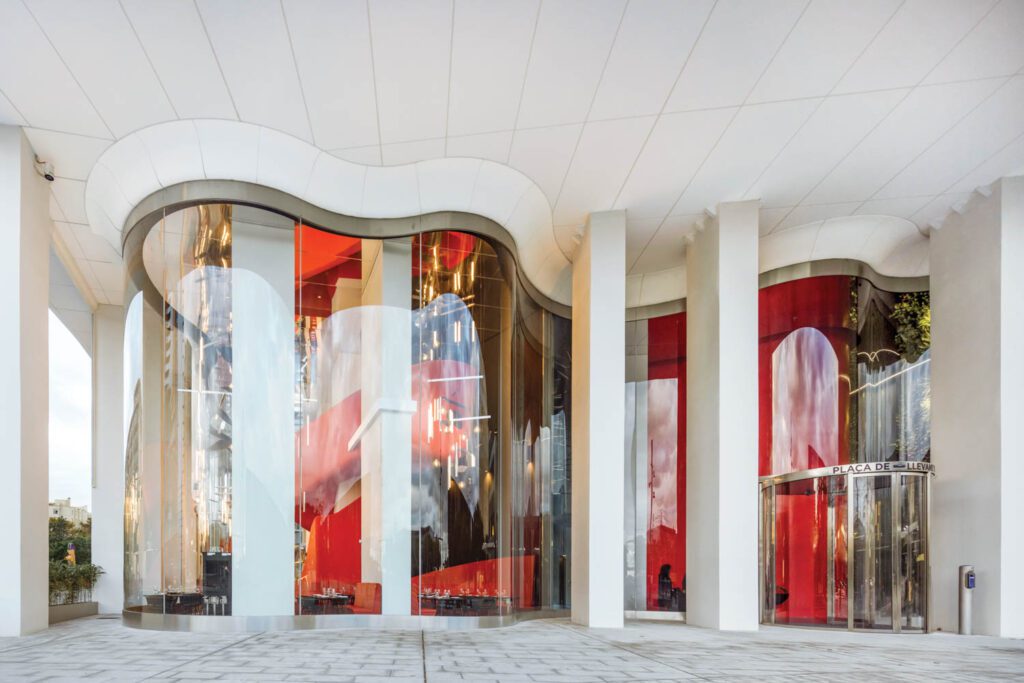 玻璃曲线连接进口和大红咖啡左回荡地中海波,Antares忽略