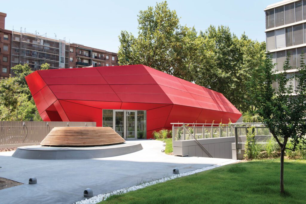 角铝馆为Antares居民提供社区空间Carlos Allende摄影