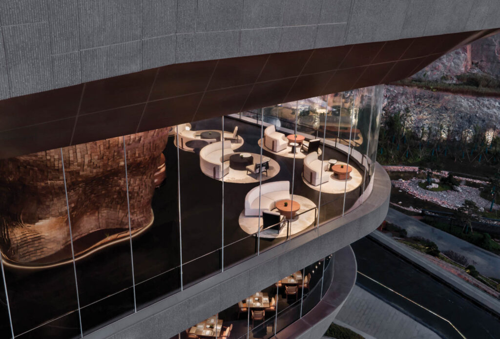 餐厅休息室提供全景采石