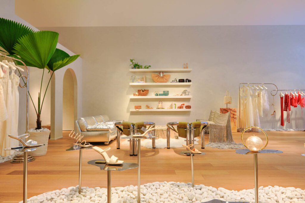 洛杉矶多媒体艺人MoralTurgeman创建chrome蘑菇形状