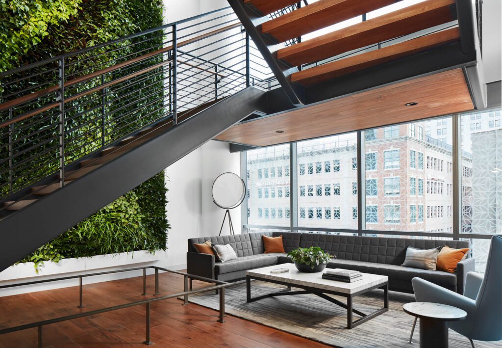 coalesse座次集合自定义核桃楼梯四楼,配有Maple内嵌和画钢棒,通向7楼