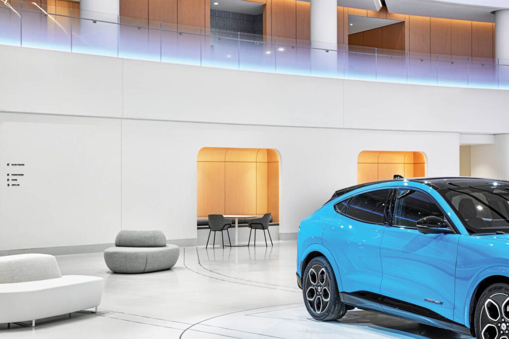 电动野马马赫EGT2022站立转盘集成Ford经验中心中心平台