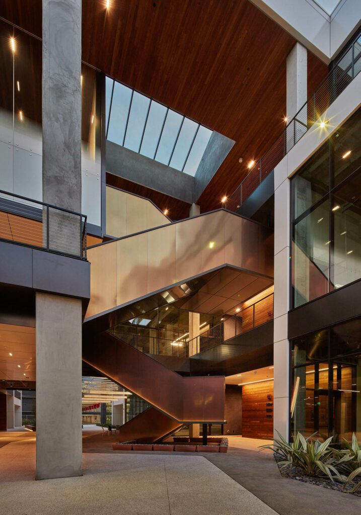 下方新天窗综合金属板连接阶梯提供fresco垂直循环