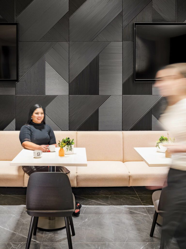 David Geckeler轮椅补充雇员休息室内置餐桌墙