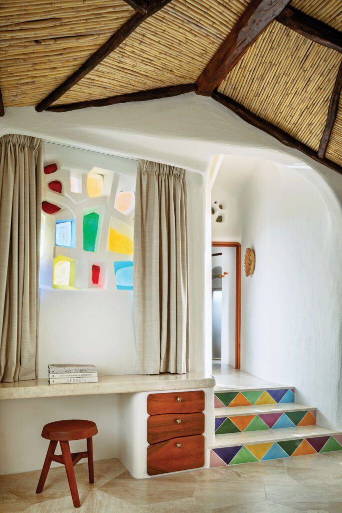 彩色玻璃反射卫生间