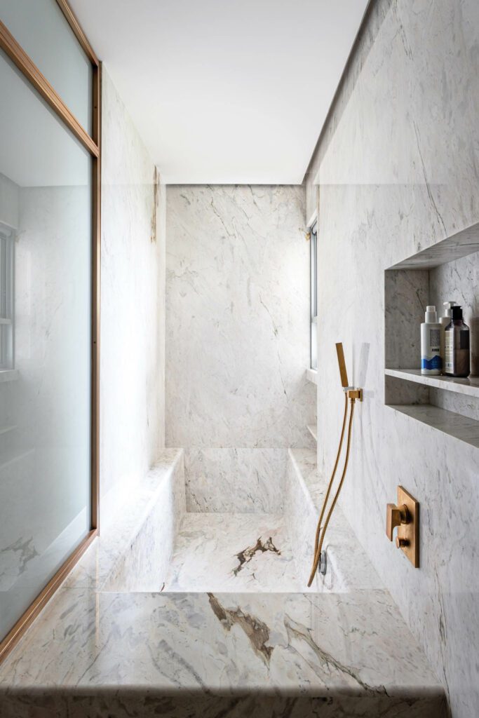 自定义搭建主卫生间 完全嵌入Branca Parana大理石