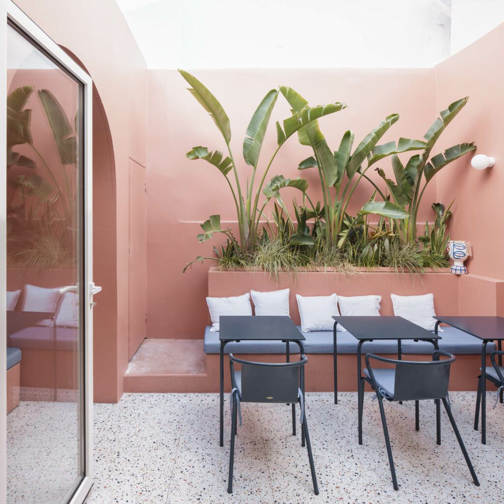 Adico表和椅子集合RMC外部院落