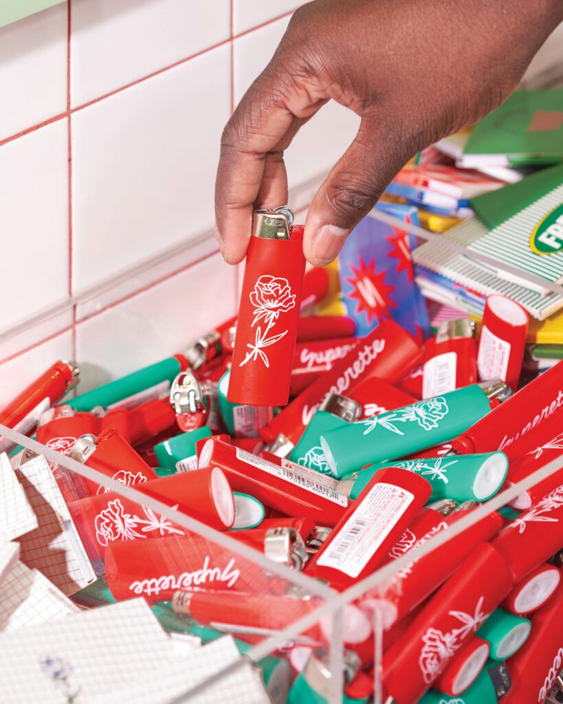 店内陶瓷回炉打火机和其他acessories出售