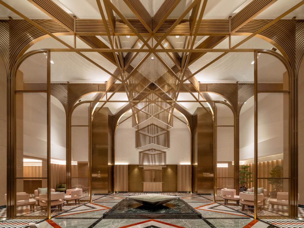 金属尾料和高压地面模式 Sky大厅创建强视觉冲击