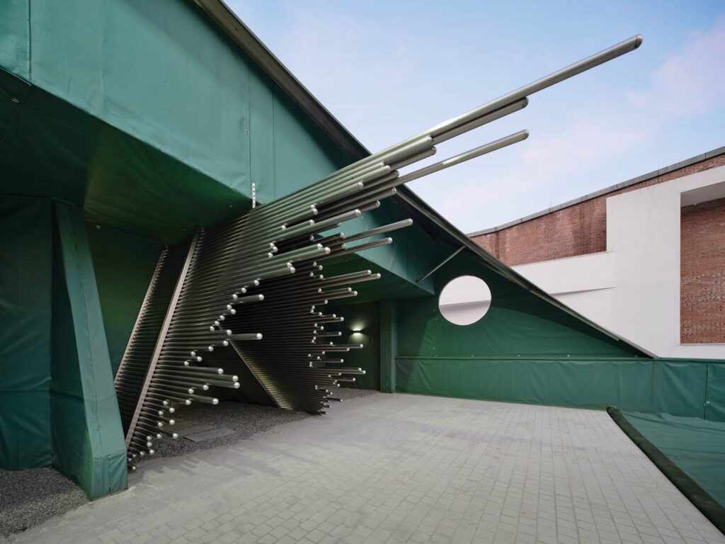 入场钢棒在不同层次显露