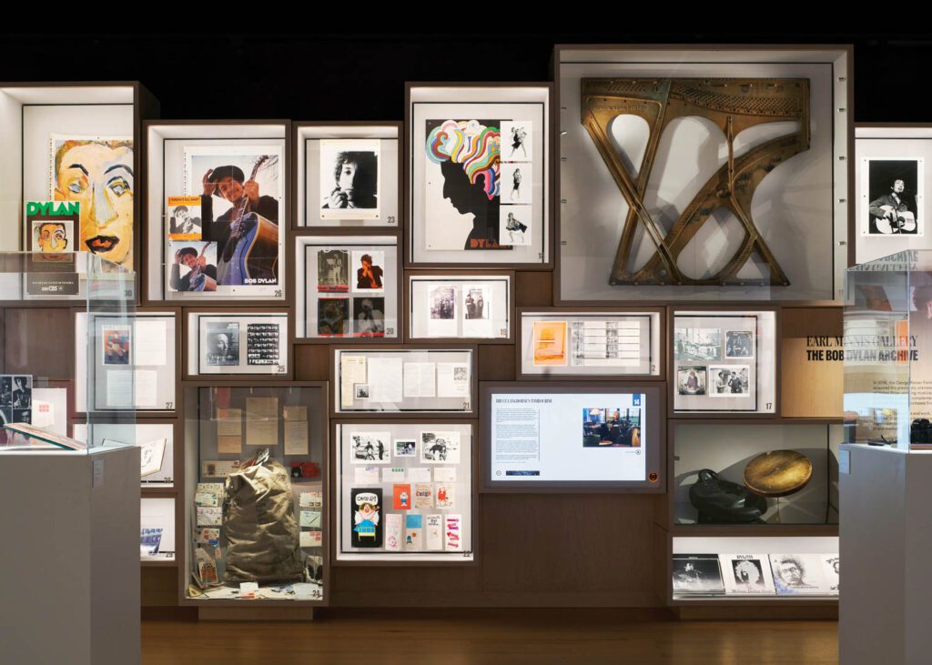 BobDylan中心档案墙