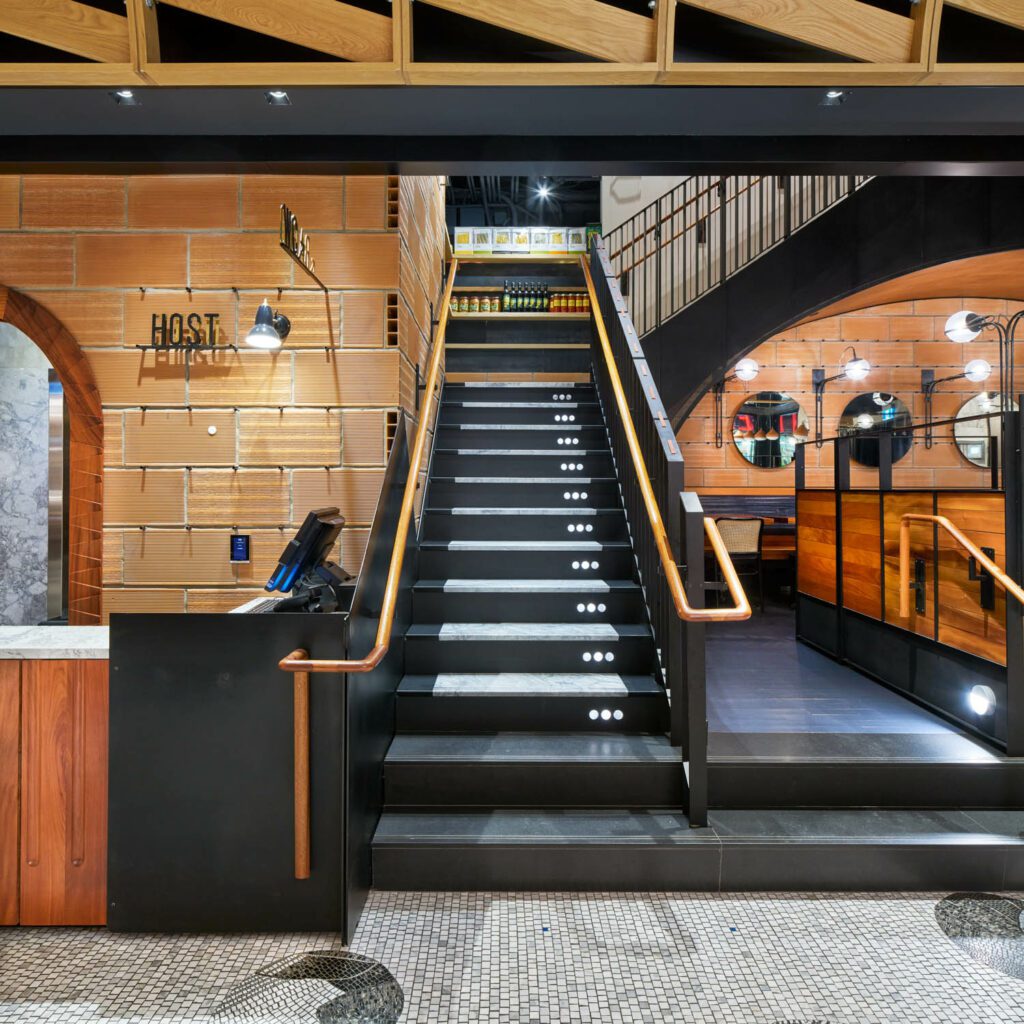 由粘土块墙侧侧自定义曲面阶梯视图