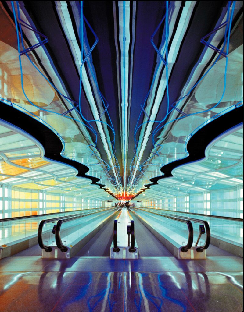 墨菲/Jahn设计隧道改善芝加哥O'Hare国际机场行人流