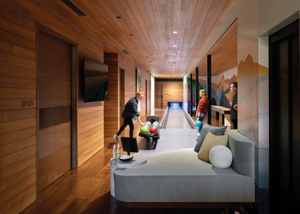 拼接自墙装饰保龄球馆