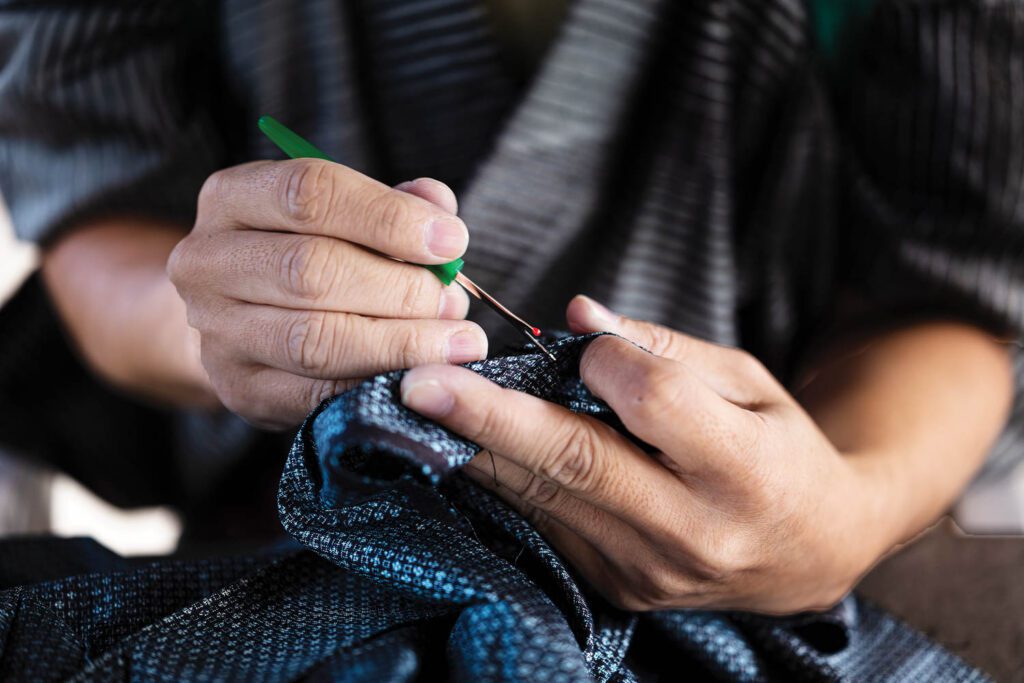 人缝入ferarri使用 indigo布