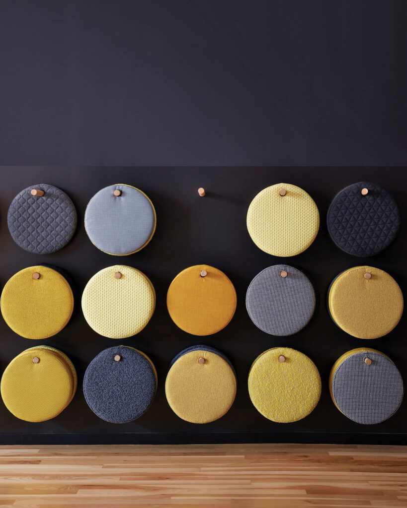 准备用于训练室运动台 自定义坐垫挂在墙上像艺术安装