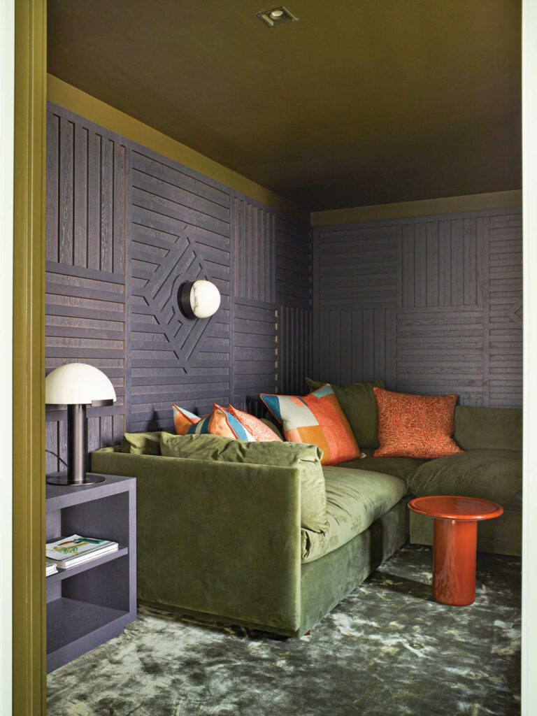 Owl封装媒体室(aka srug)染色木体仿制录音室隔音墙陶瓷侧表由Daniel Schofield编写