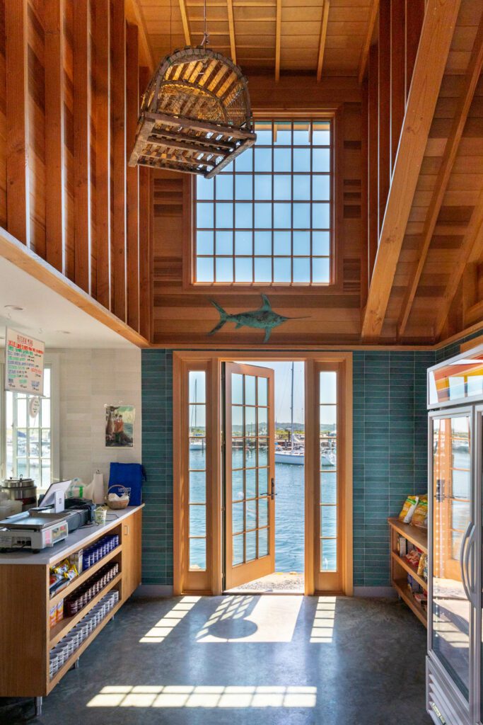 市场特征打磨混凝土楼和海港视图