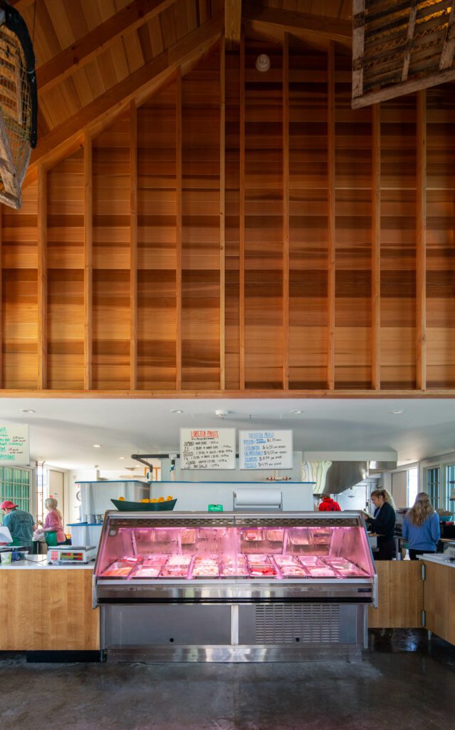 今日市场业务混合餐厅和杂货店