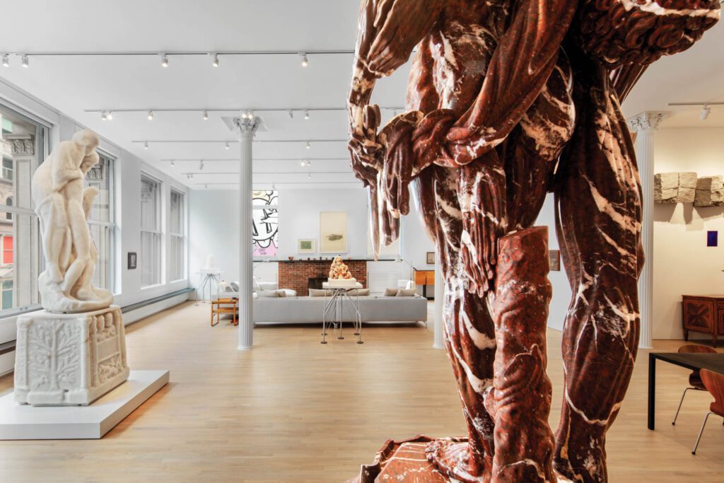 Soho阁楼生活区/居住区与威廉斯堡雕像BarryXBall