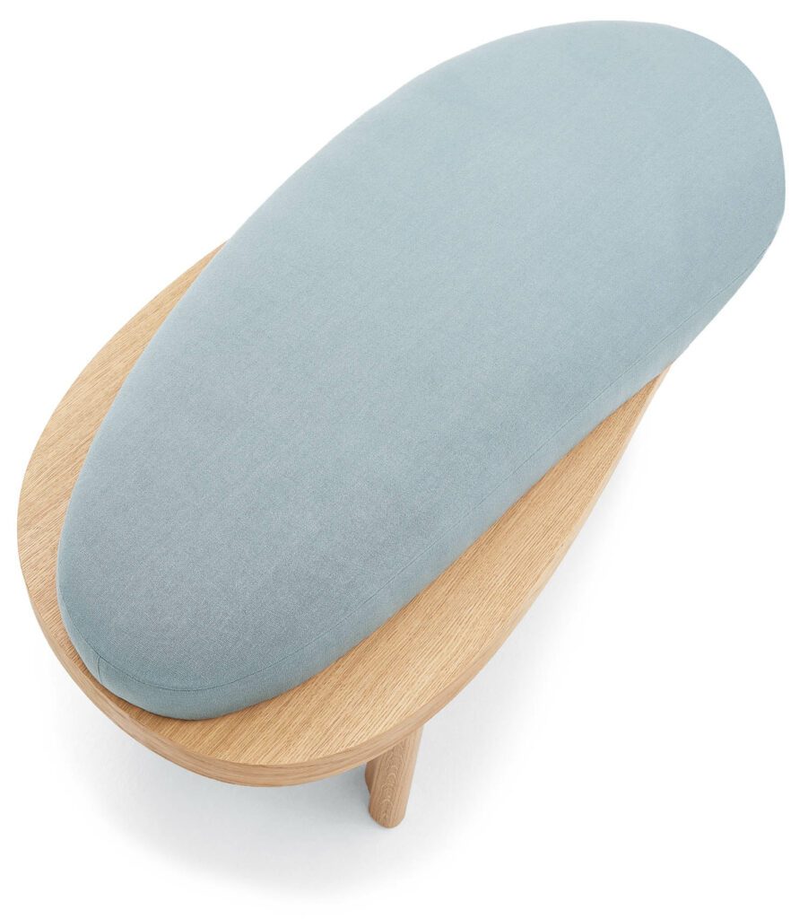 关闭长椅和蓝衬垫