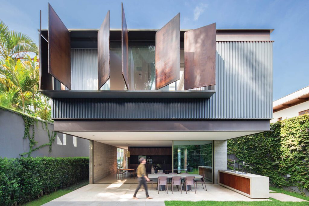 大型Cor-Ten钢百叶窗组成巨型悬浮悬浮,附着FCstudio在圣保罗一栋房子的主卧室