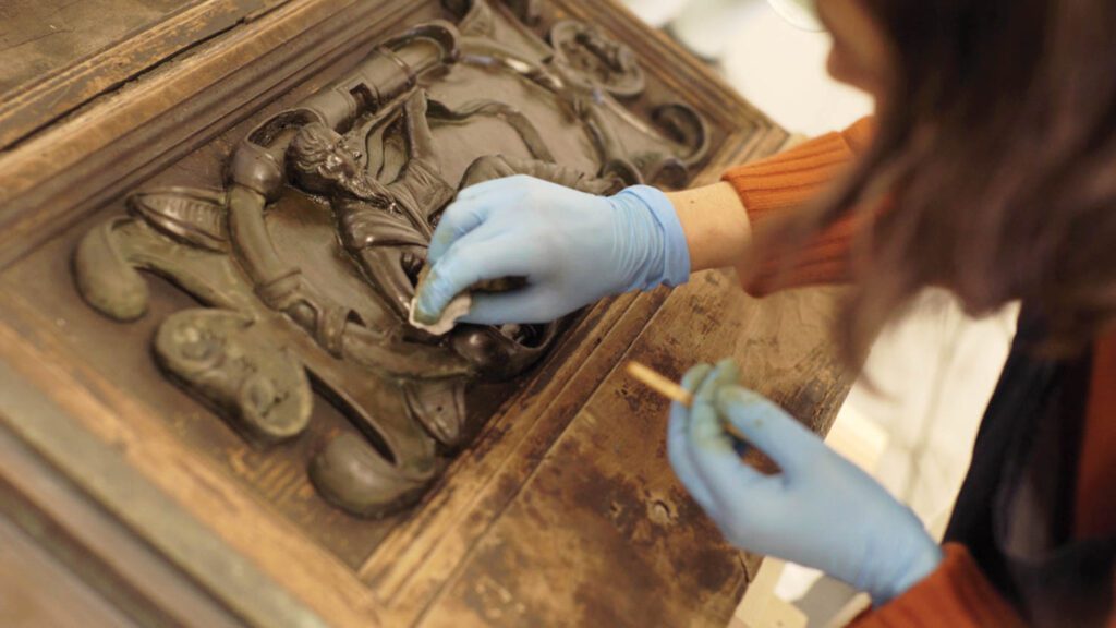 保护论者从1900年起制作一套铜对木门,这些门取自Lorenzo Ghiberti向意大利佛罗伦萨浸礼院讲解并描述基督生命