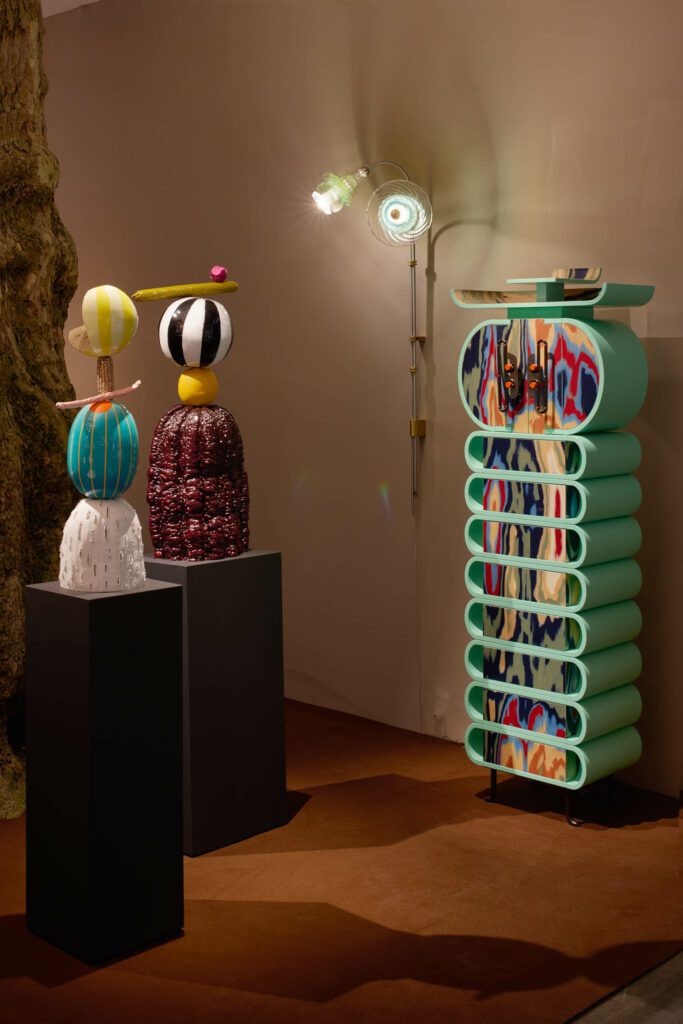 Meisen卡特比勒特征堆叠成圆架和画面以洗刷迷幻模式