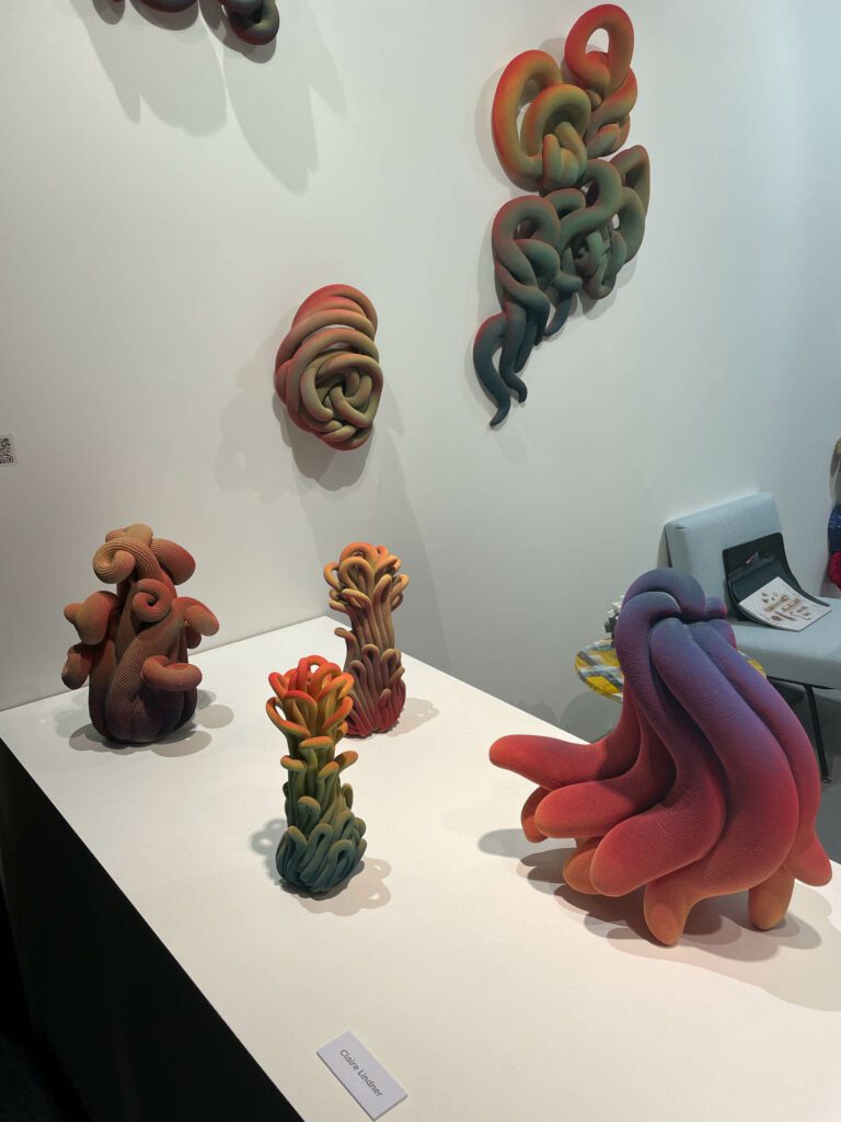 Cerimics Now展台选择对象,由Claire Linder主演