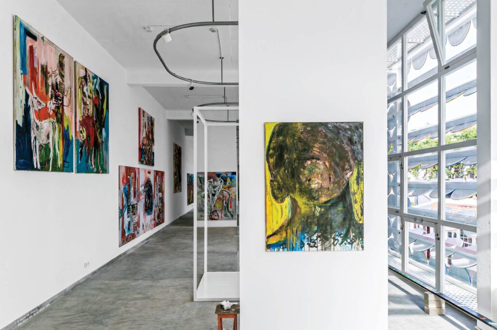 已故佛得角艺人Alex da Silva展出二楼画廊