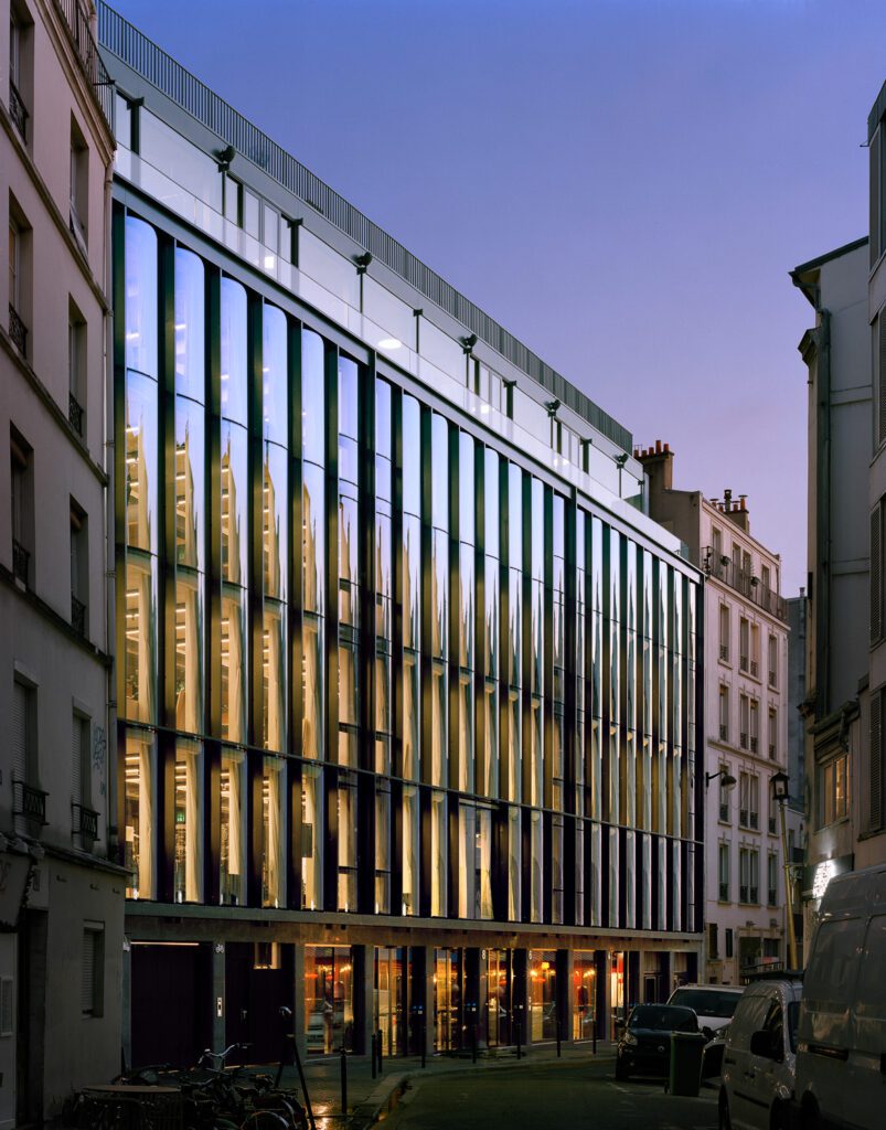 新的曲线镜面看起来敏感,但ATEX认证安全