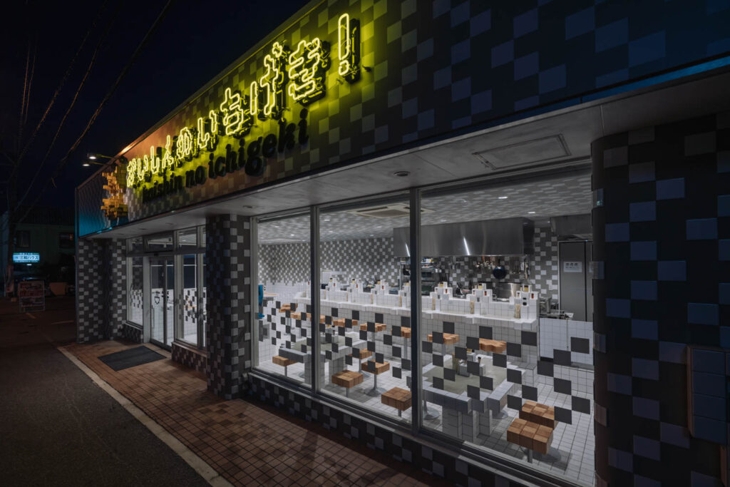 冲绳拉面店前端像素窗口显示和黄线标