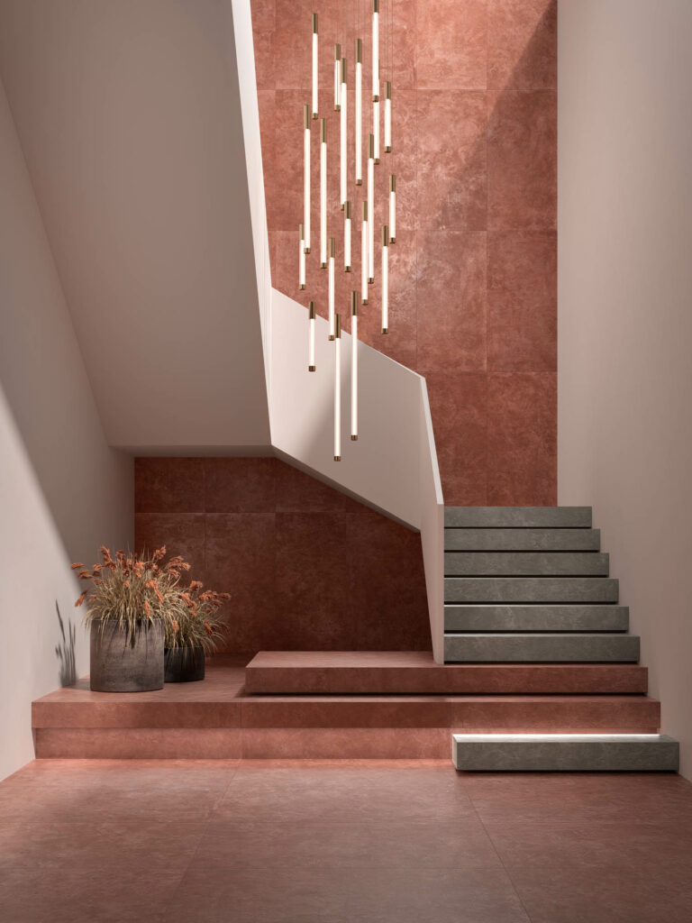 上吊光房楼梯后有粉红大理石