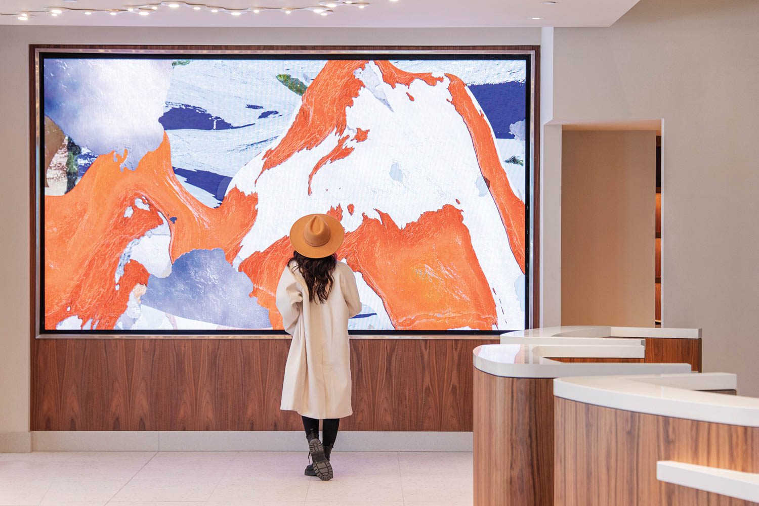 卢马酒店视频屏幕上贴有抽象艺术