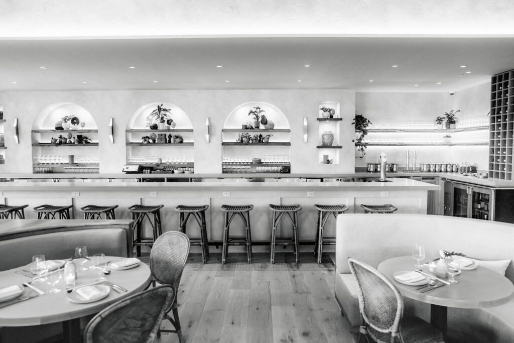 黑白图片显示Shea在明尼阿波利斯Khaluna