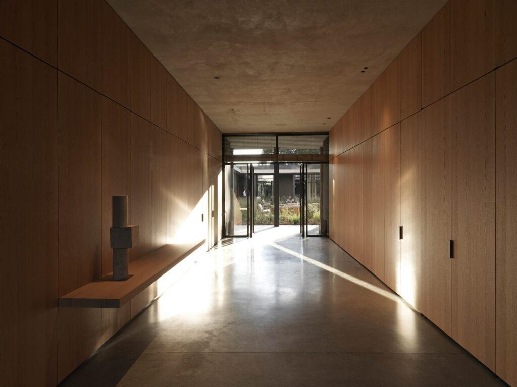 馆面玻璃墙,确保访问者能看到花园