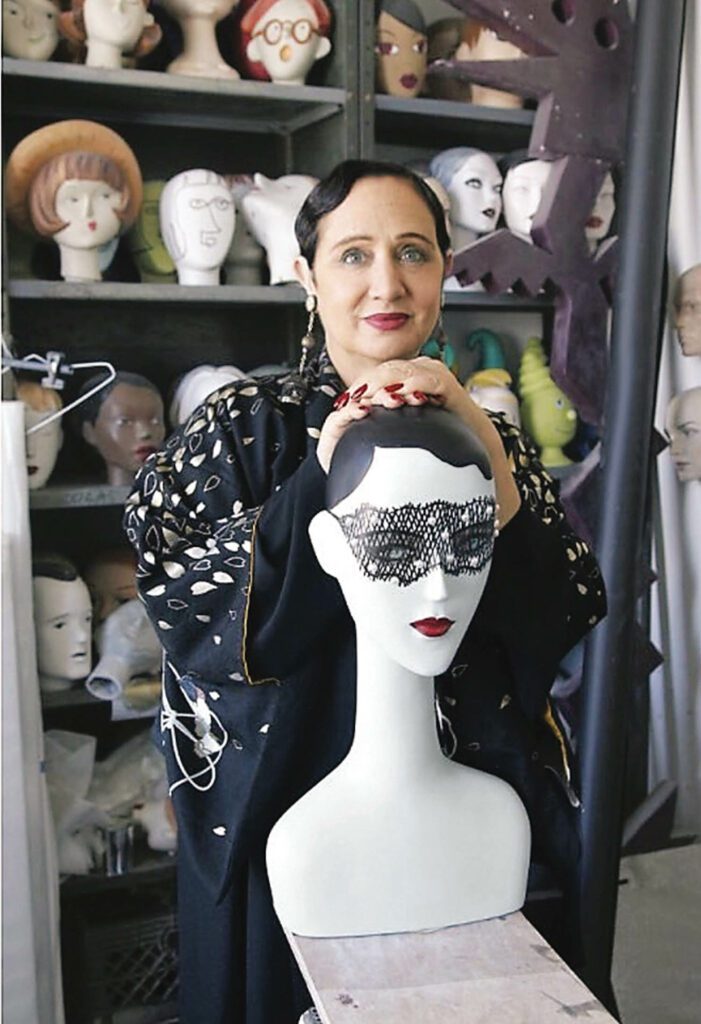 摩西在纽约Pucci雕塑工作室