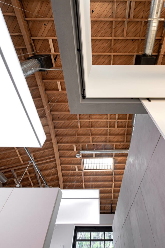 华夫林天花板上装天窗