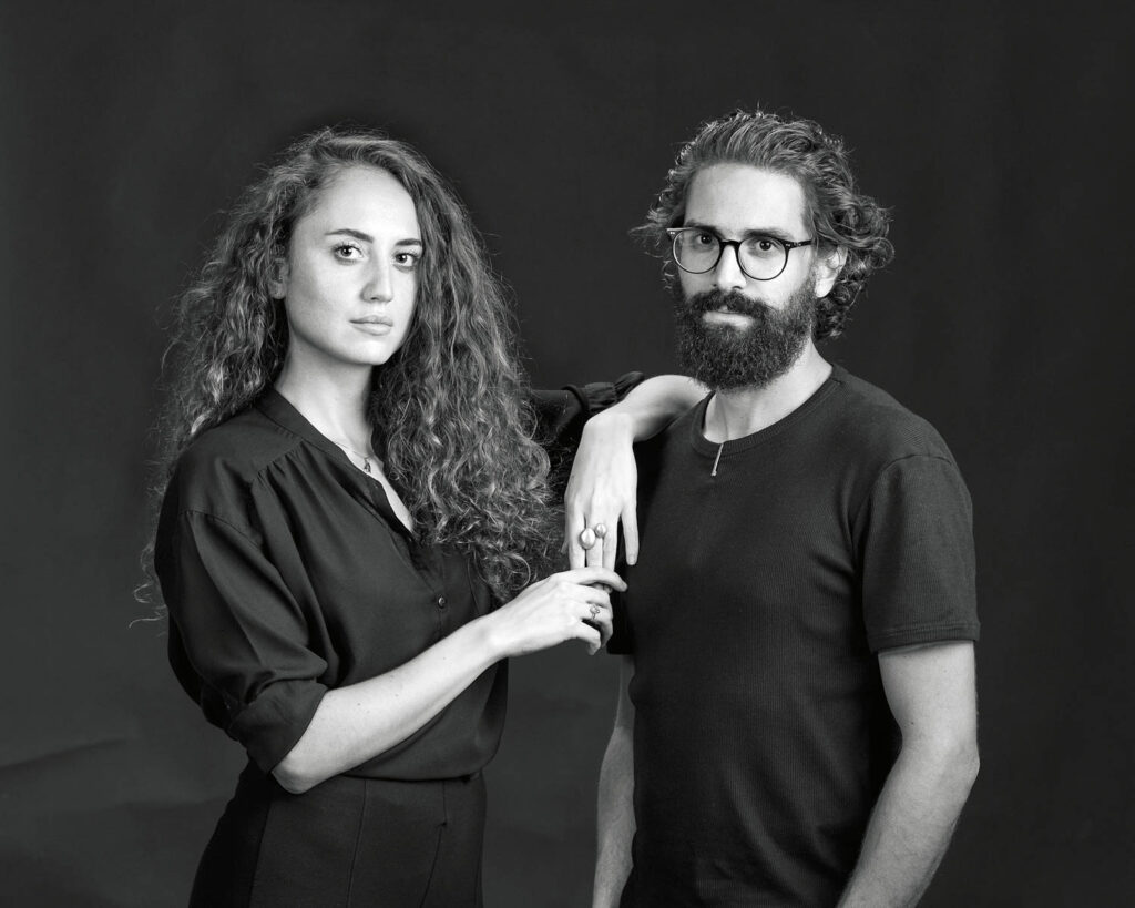 黑白图像Arianna Bavuso和Andre Chedid