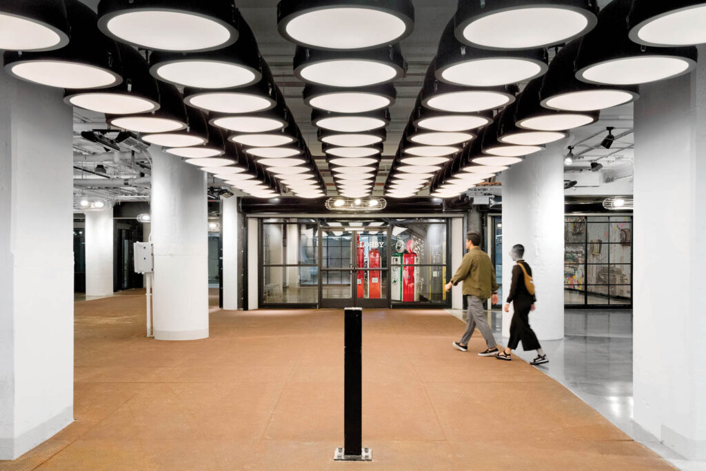 自定义天花板设计像车头灯