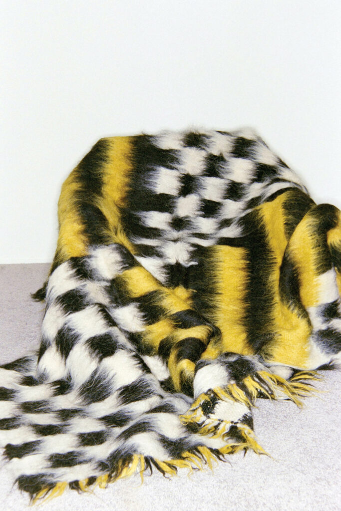 Decima织物黑白黄格织物