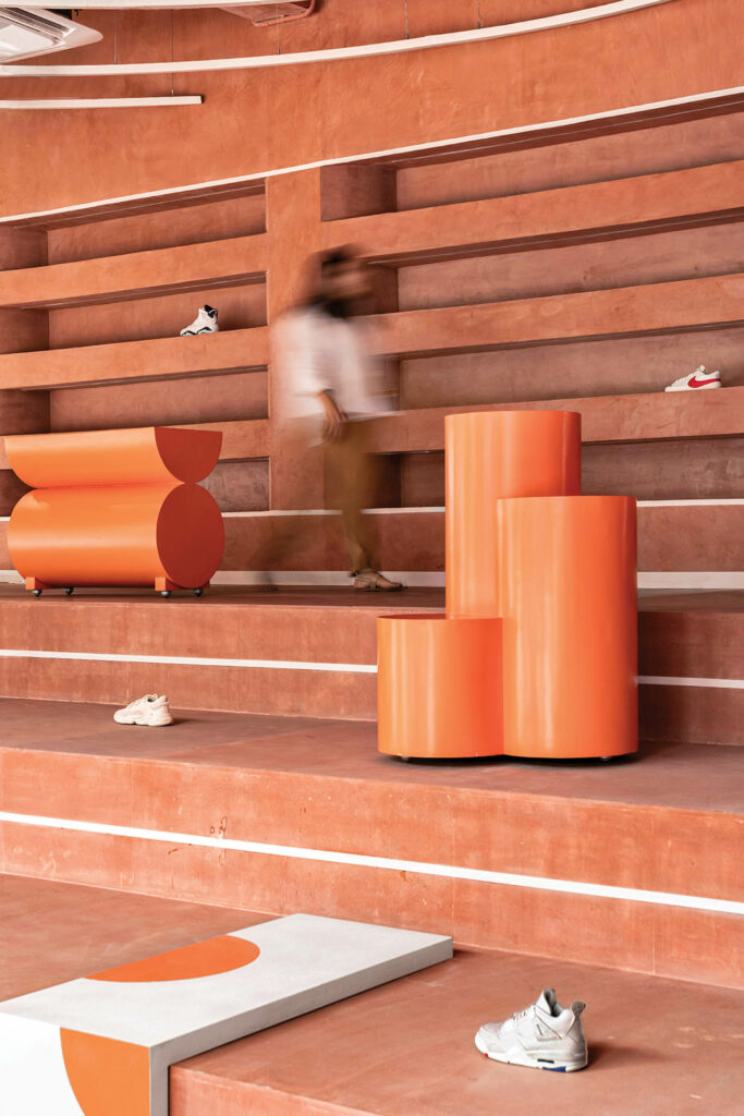 Sneaker在Serverkicks运动鞋商店内以橙色显示