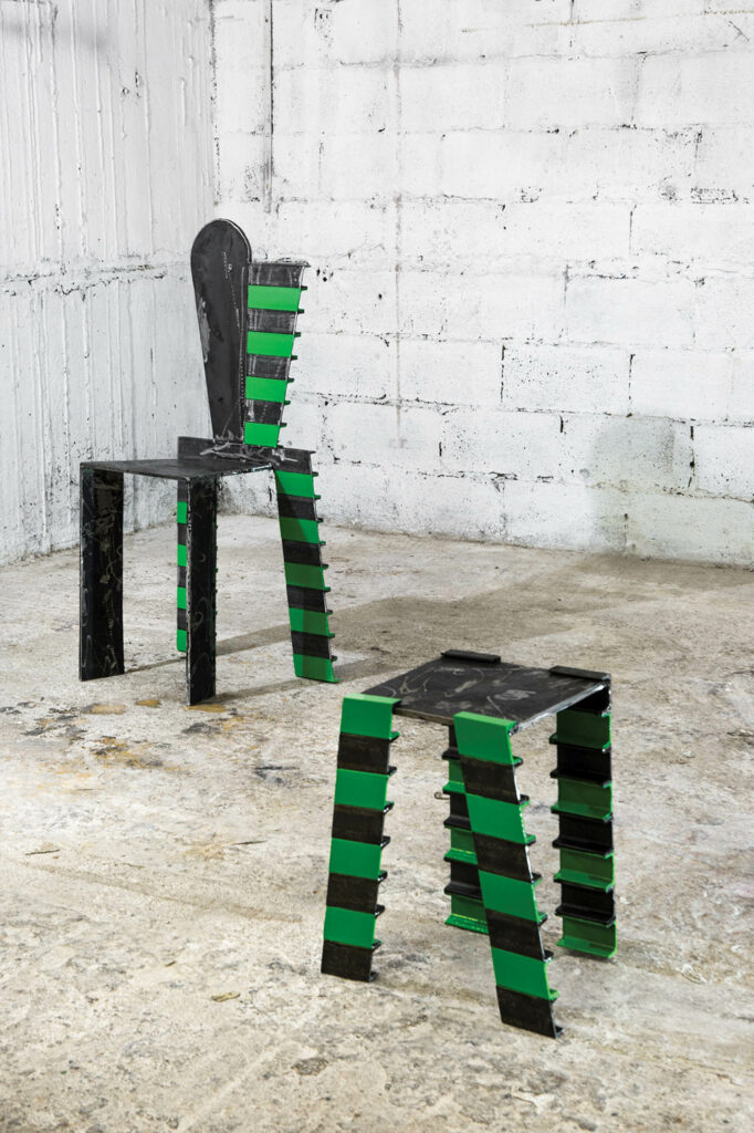 黑绿钢板椅和凳子由kikiGoti