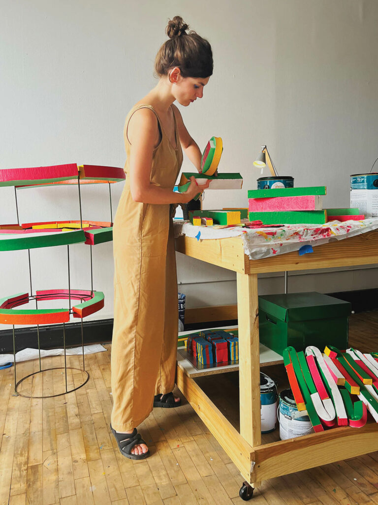 琪琪高治工作 整理新收藏中多色家具