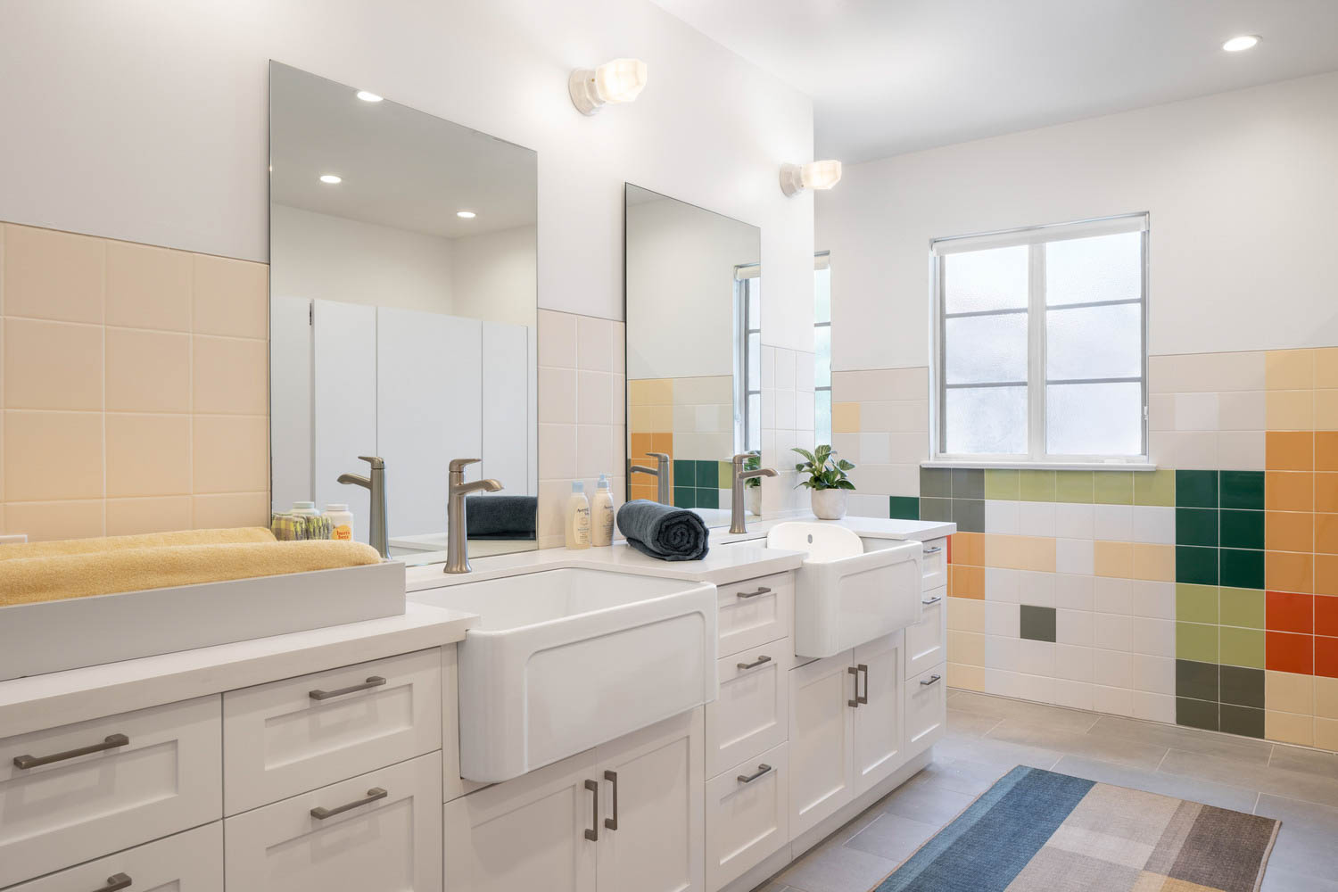 双重虚度卫生间用各种主色